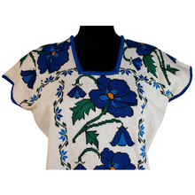 Cargar imagen en el visor de la galería, Huanengo Cocucho, blusa purépecha bordada en punto de cruz con grecas y flores.
