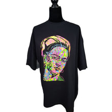 Cargar imagen en el visor de la galería, playera negra con figura de la artista Frida Kahlo en colores neón y figuras geométricas
